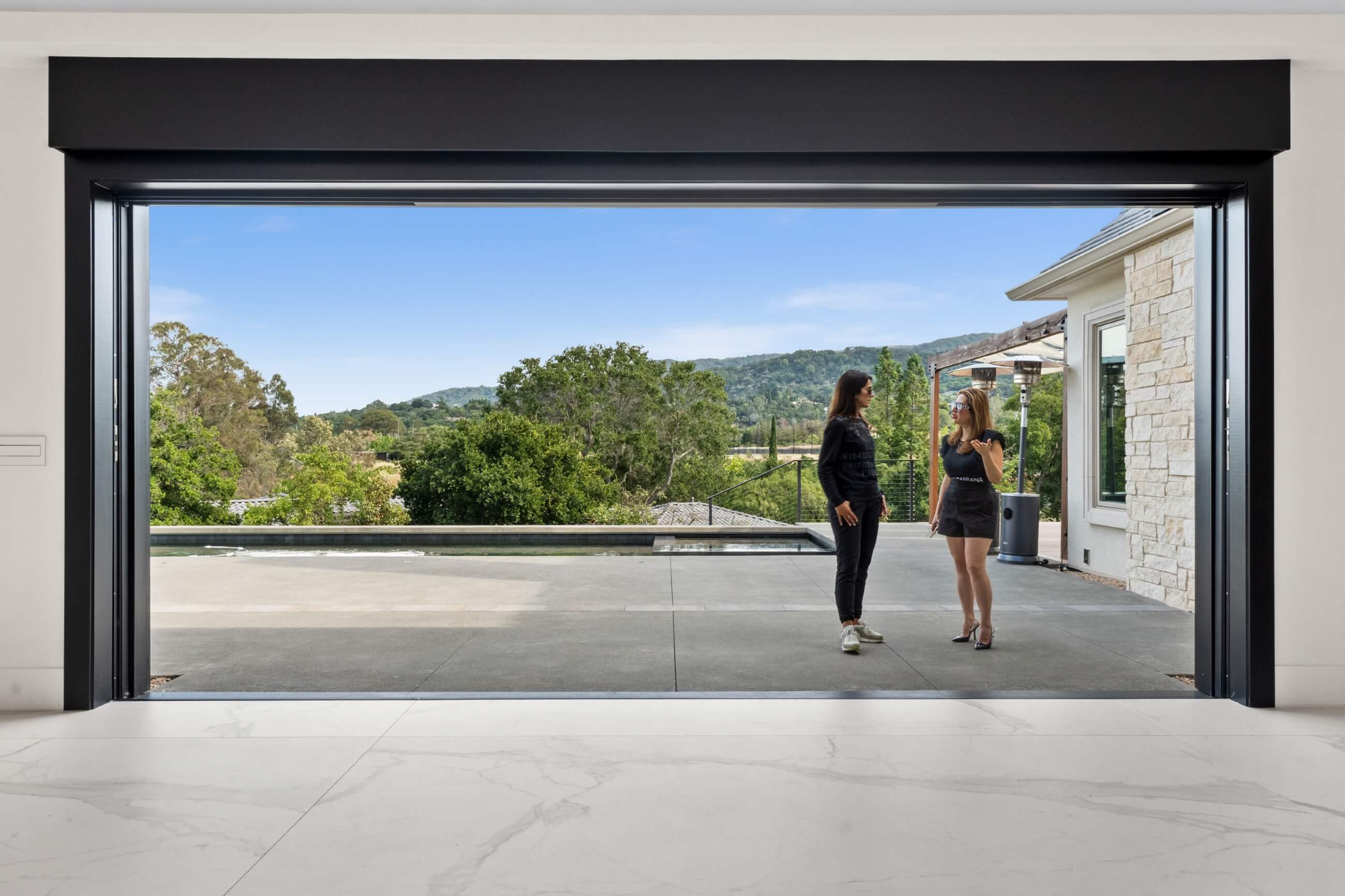 Elegant Chateau, slide no. 1