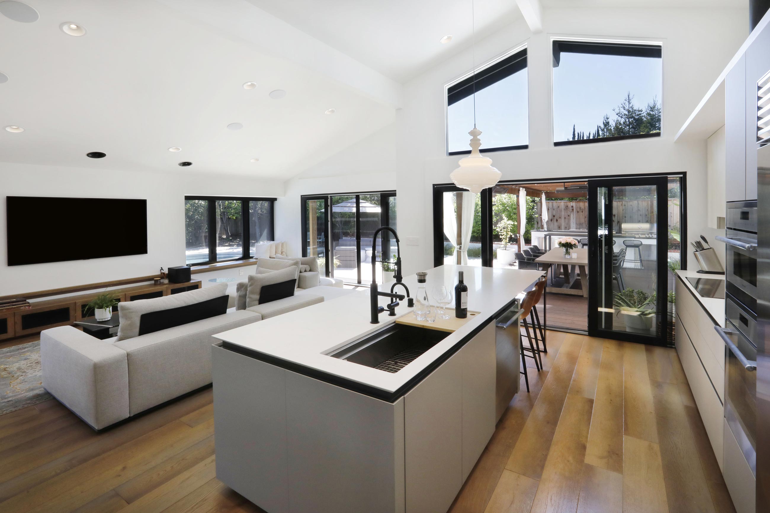 Organic Colonial, slide no. 1